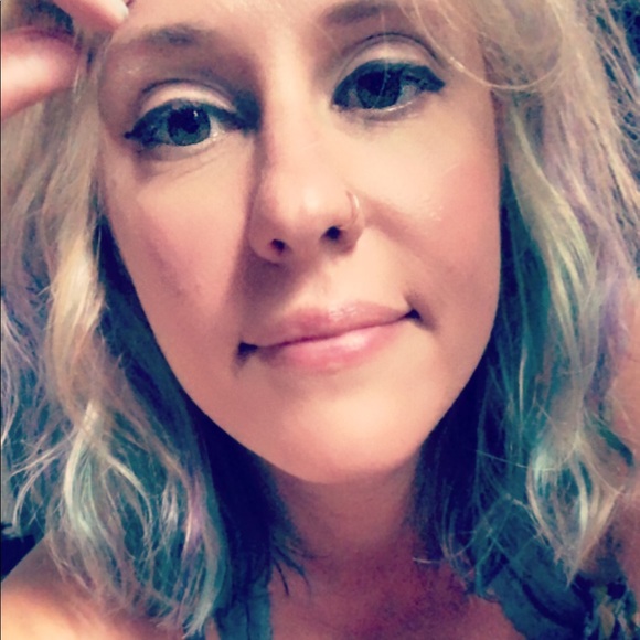 Meet your Posher, Amber - Picture 1 of 1